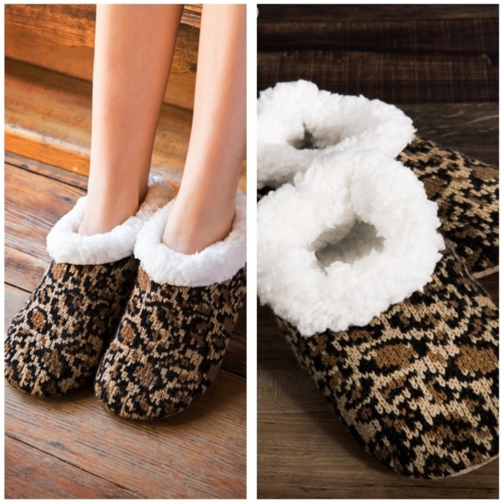 Cheetah Plush Slippers - Picture 4 of 4